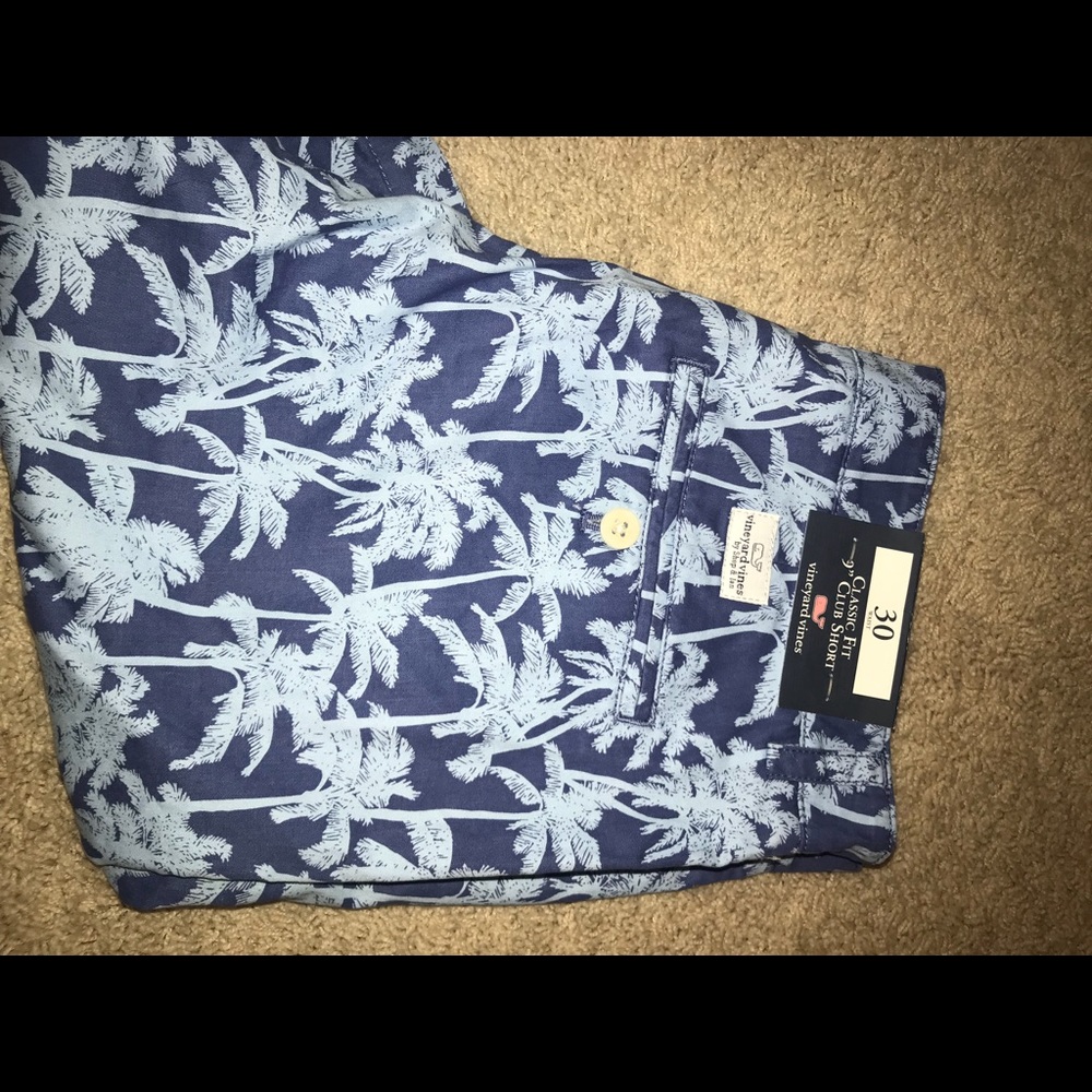 Men’s vineyard vines shorts blue palm tree 30